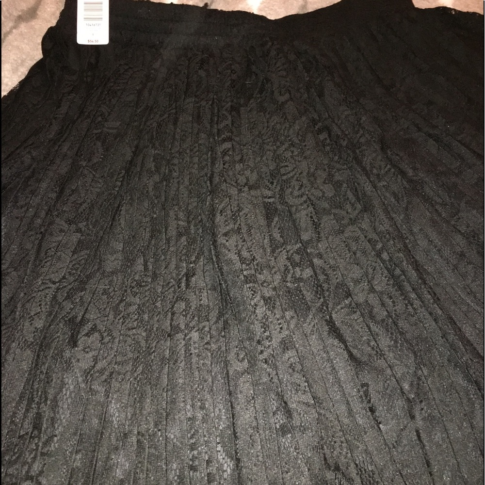 Lace pleated black skirt